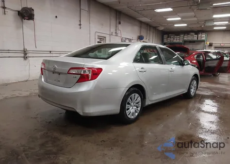 2012 Toyota Camry Le z USA, uszkodzony, nr VIN 4T1BF1FK4CU153849